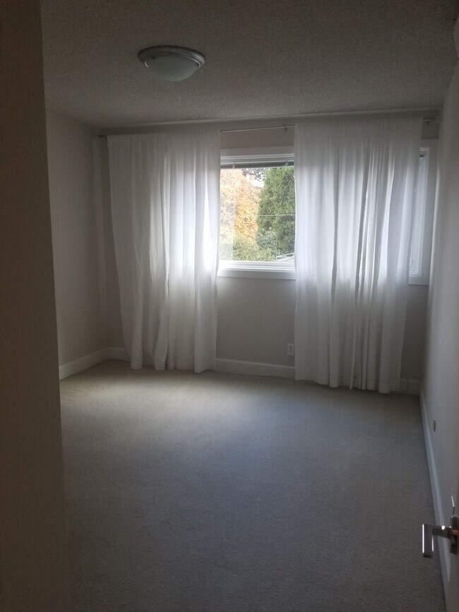 Building Photo - PARK PLACE 2 BEDROOM, 2 BATH CONDO - 1137 SQ. FT!