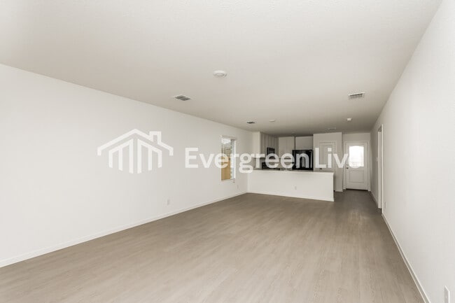 Building Photo - 1211 Falcon Hts Dr