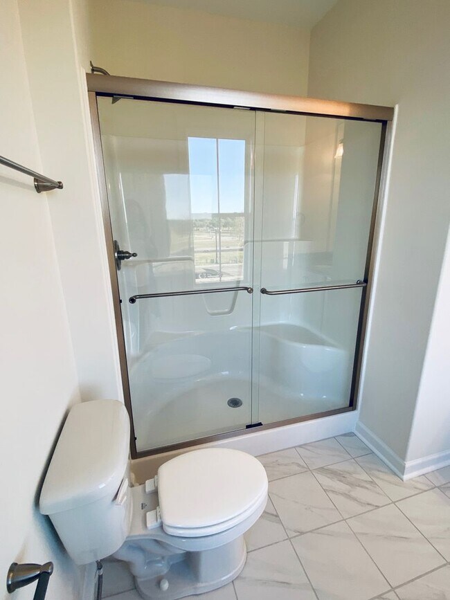 Building Photo - LUXURIOUS HIGH-END 2-story townhome in Market Common - walk to everything!