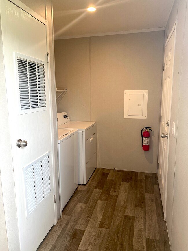 Building Photo - 2128 N Sheeran Dr
