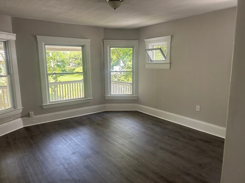 Building Photo - 2185 E 71st St