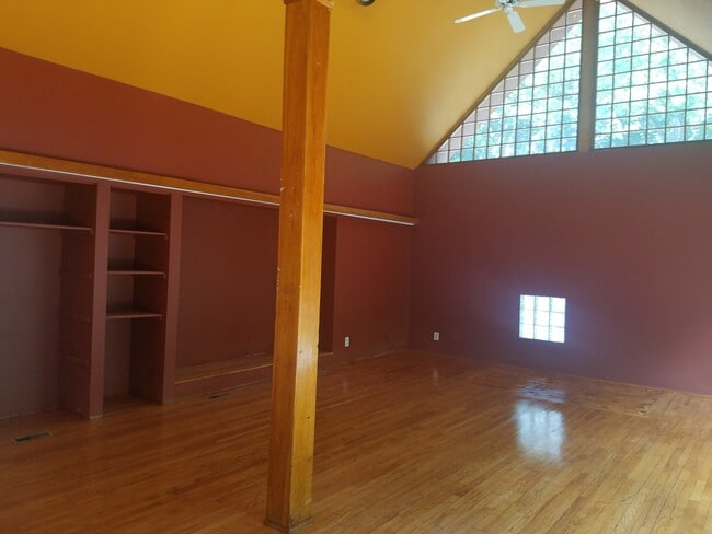 Building Photo - Single Family Home within walking distance to Quinnipiac