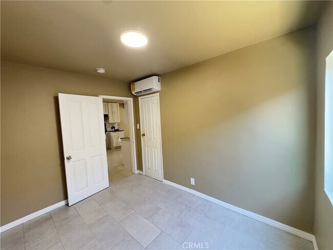 Building Photo - 802 E 111th Dr