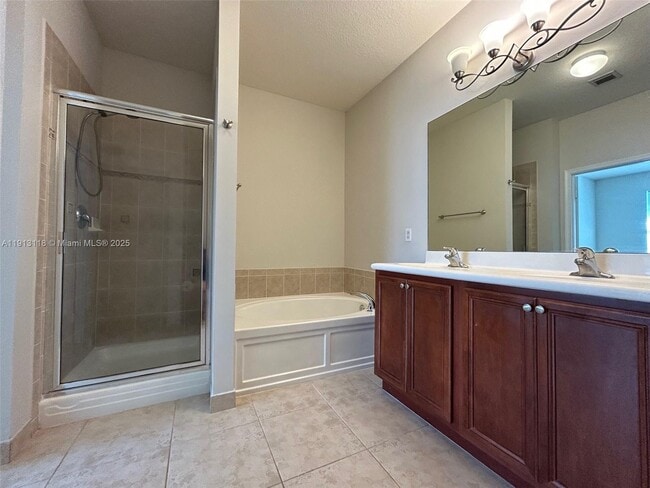 Building Photo - 1560 SE Wilshire Pl