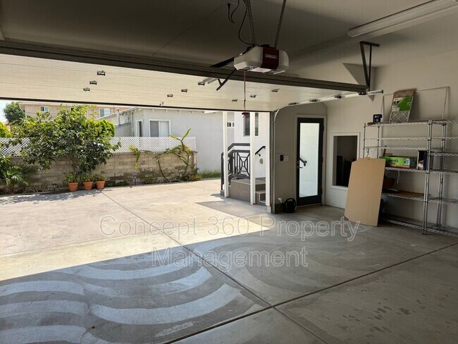 Building Photo - 1143 W 163rd St