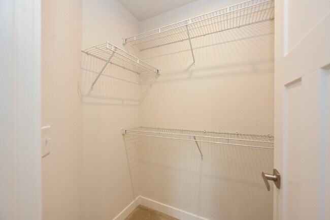 Building Photo - Rent to Own Option - Beautiful, like new 3BR/2.5BA townhouse in Goodlettsville