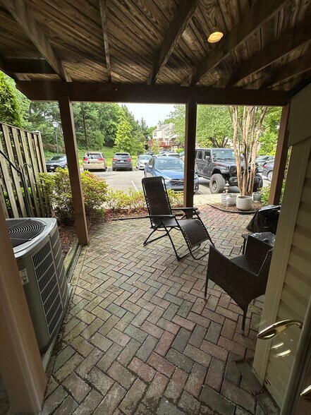 Building Photo - 921 Rolfe Pl
