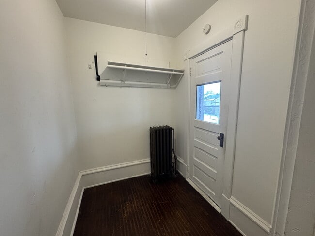 Building Photo - Upper level 3-Bed Duplex with Hardwood Elegance & 2 Baths in North Minneapolis!