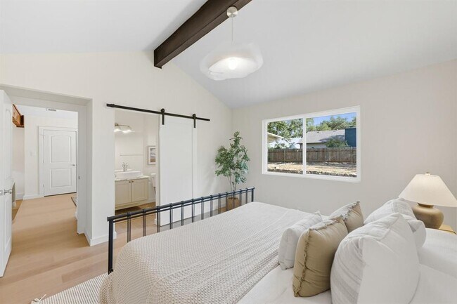 Building Photo - 1114 Stoneoak Ln