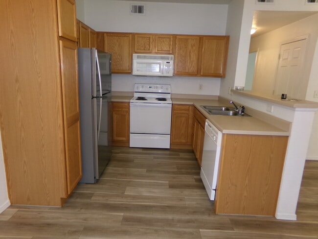 Building Photo - 3002 W Elizabeth St