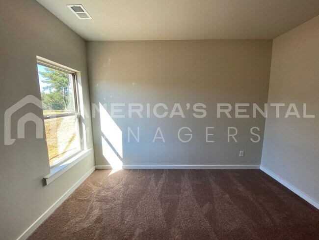 Building Photo - Home for Rent in Weaver AL...COMING SOON!