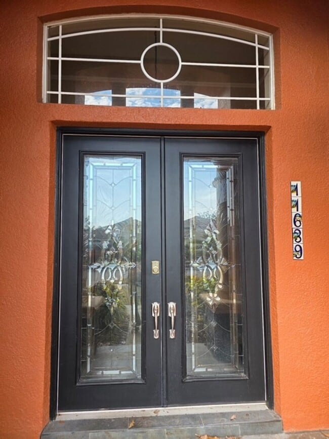 Building Photo - Beautiful and Spacious