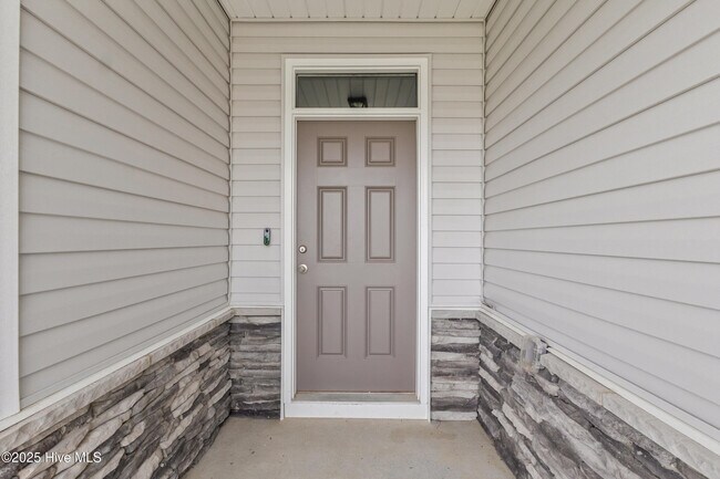 Building Photo - 570 Tullimore Ln