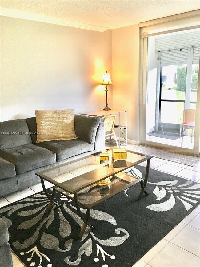 Building Photo - 9410 N Hollybrook Lake Dr