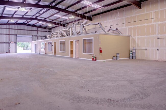 Building Photo - 914 Oak Glen Dr