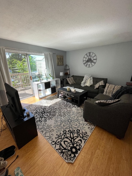 Building Photo - 110 Coalpit Hill Rd