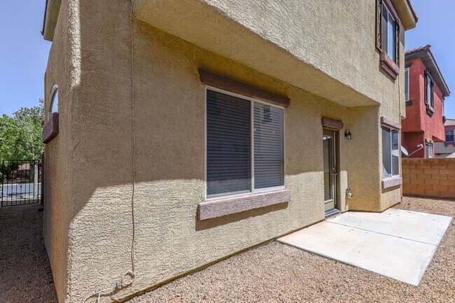 Building Photo - 3 Bedroom And Loft Southwest Gated Communi...