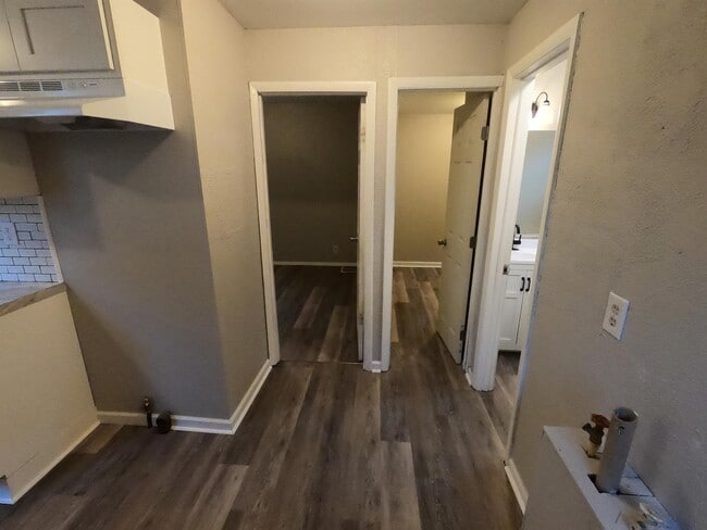 Building Photo - 307 E Telegraph St