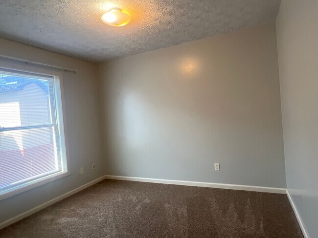 Building Photo - 336 Willey St