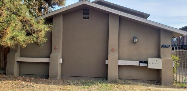 Building Photo - 514 N Locust St