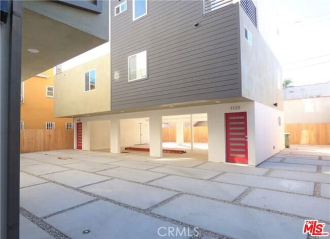 Building Photo - 1113 Carmona Ave