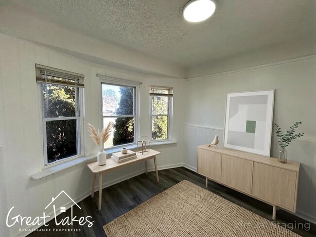 Building Photo - Stunning 3 Bedroom 1 Bathroom now available for rent