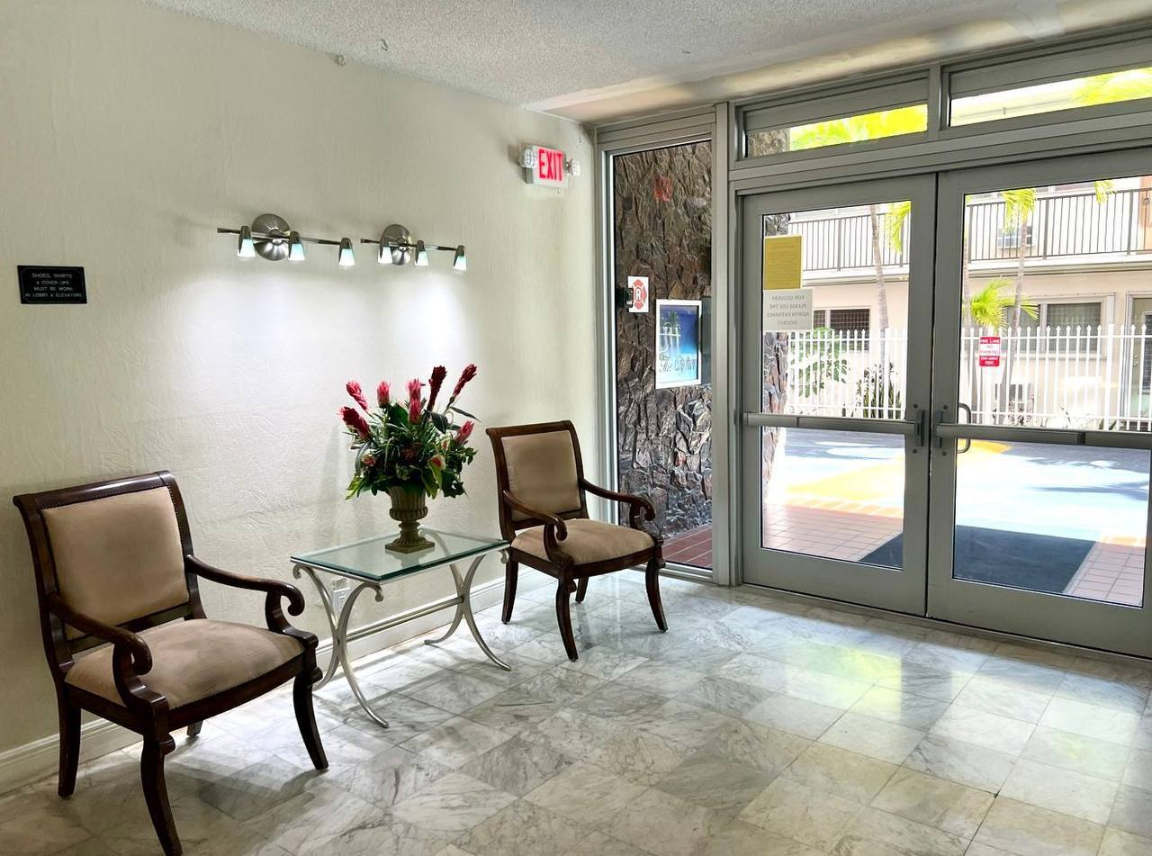 Building Photo - 3161 S Ocean Dr