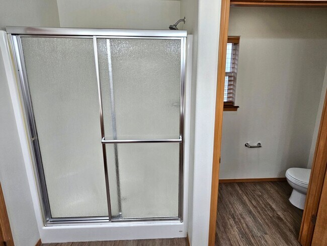 Building Photo - Open, One-Level Living- 4 Bedroom, 2.5 Bath Richland Home with Spacious Backyard