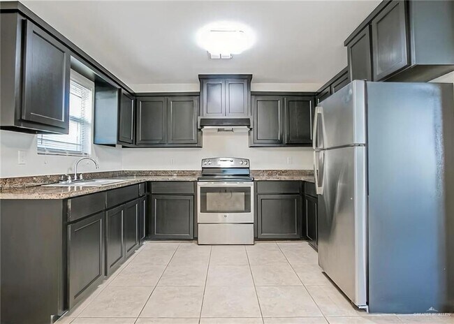 Building Photo - 7 Taxco Ct