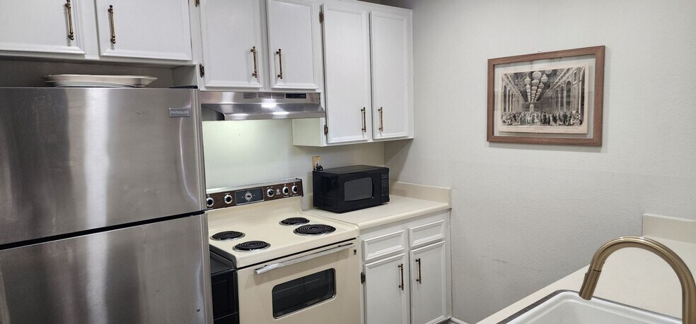 Building Photo - 2920 Briarwood Rd