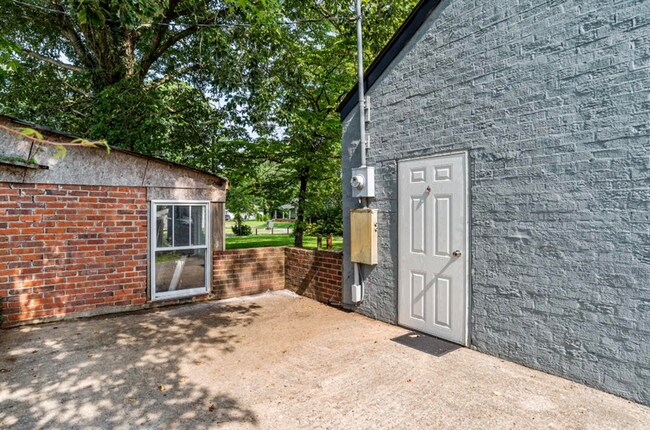 Building Photo - 4196 N Lee St