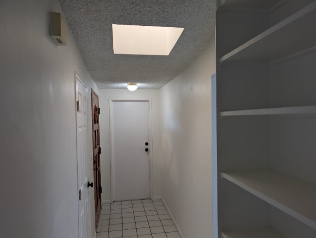 Building Photo - 730 Holly Ave