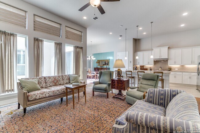 Building Photo - GORGEOUS 3-BEDROOM, 3-BATHROOM SINGLE STOR...