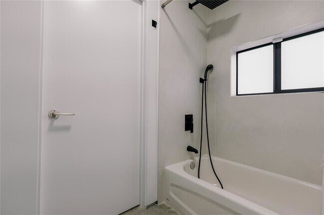 Building Photo - 1747 NW 31st St