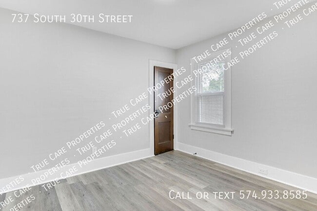 Building Photo - 737 S 30th St