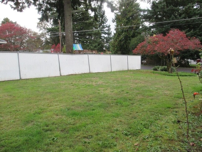 Building Photo - 3 bedrooms, 2 Baths Ranch Home with Large, Fenced Yard in the River Crest Neighborhood!