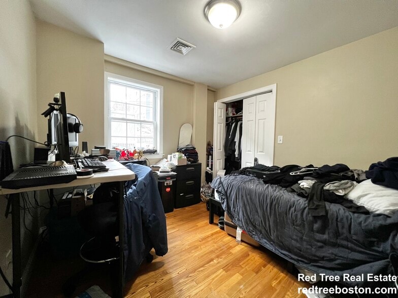 Building Photo - 57 Day St