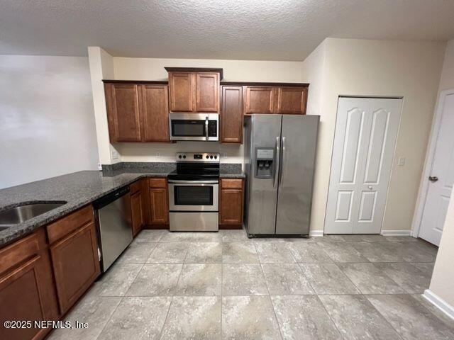 Building Photo - 726 Servia Dr