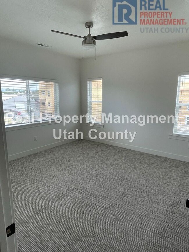 Building Photo - Half Off First Months Rent! 4 bedroom Town...