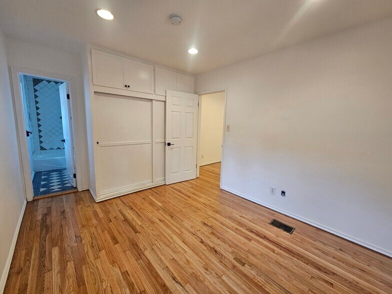 Building Photo - 1649 Sargent Pl