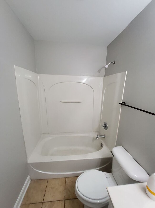 Building Photo - Modern Southaven Home with Two-Car Garage