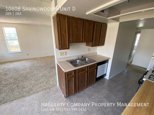 Building Photo - East El Paso 2 bed Refrig A/C Townhome!