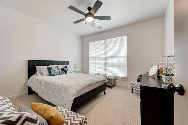 Building Photo - 4001 Stone Hl Ln