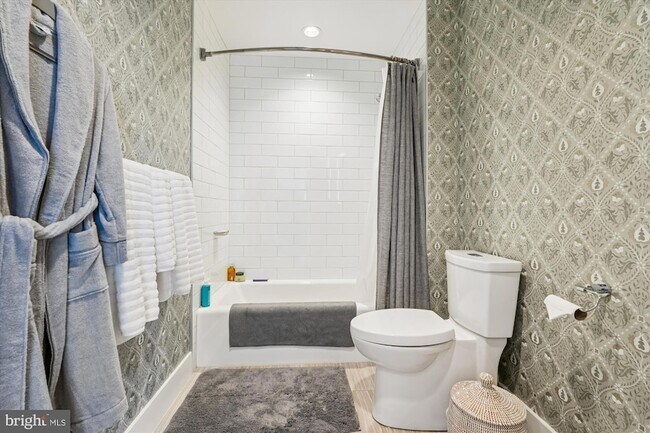 Building Photo - 930 Rose Ave