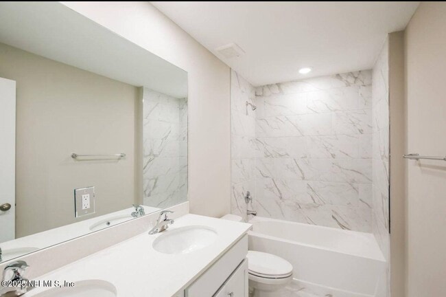 Building Photo - 1702 SW Airoso Blvd