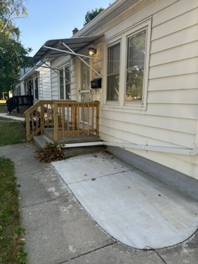 Building Photo - 5680 N 39th St