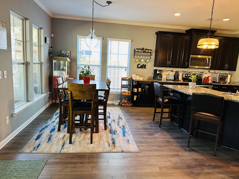 Building Photo - 226 Willow Point Cir