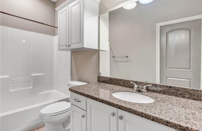 Building Photo - College Station - 3 bedroom / 3 bath Townhome, covered patio & back yard with one car garage.