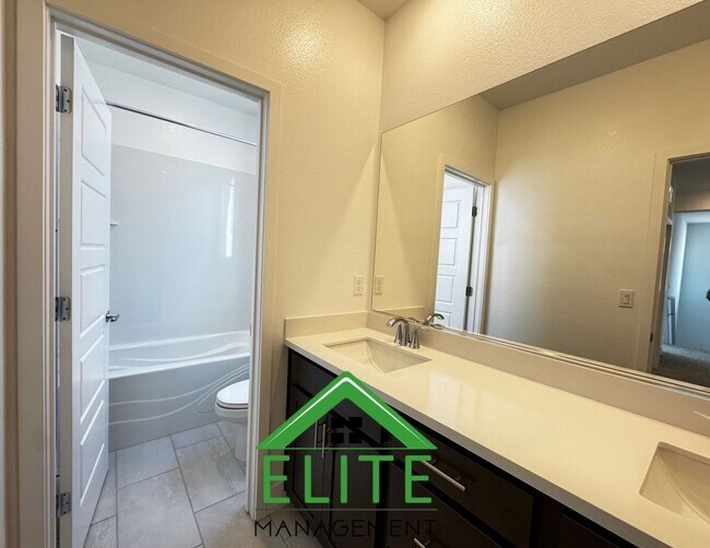 Building Photo - Spacious 4-Bedroom Home in Prime Folsom Lo...