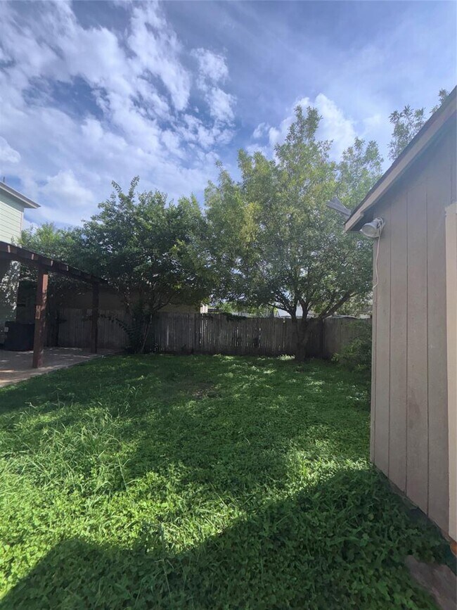 Building Photo - 5600 War Admiral Dr